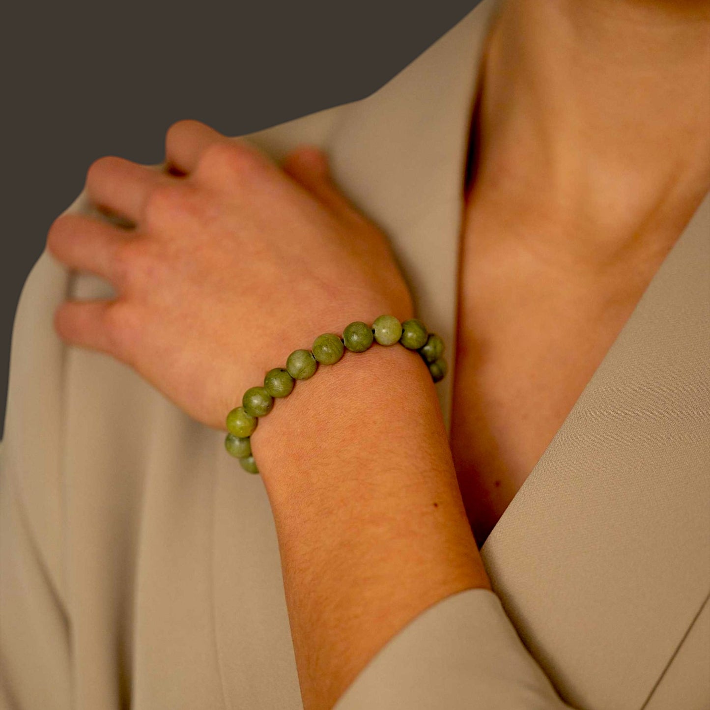 Elegantes Naturstein-Armband aus Jade in Grün