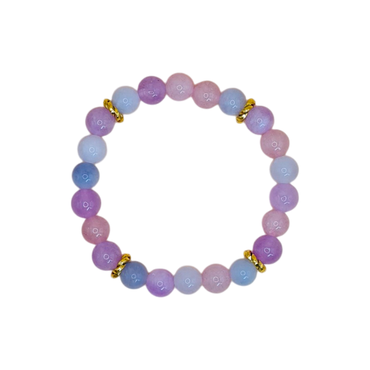 Pastellfarbenes Morganit Armband mit 8mm Perlen und vergoldeten Zwischenperlen auf elastischem Band – zartes Damen-Schmuckstück


