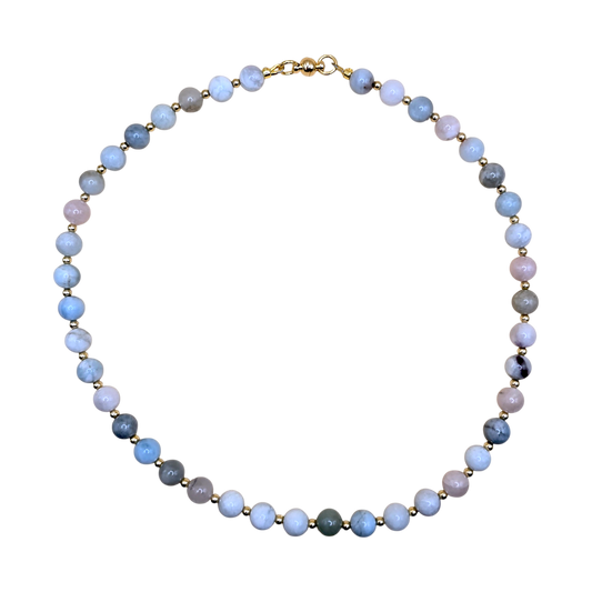 Handgefertigte Morganit-Kette mit 8 mm Edelsteinperlen in zarten Pastelltönen, vergoldete Zwischenperlen (18k) und Magnetverschluss, Länge 47 cm

