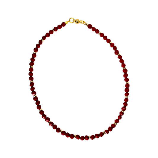Handgemachte Halskette aus roter Koralle mit vergoldeten Zwischenperlen und Magnetverschluss, 41,5 cm

