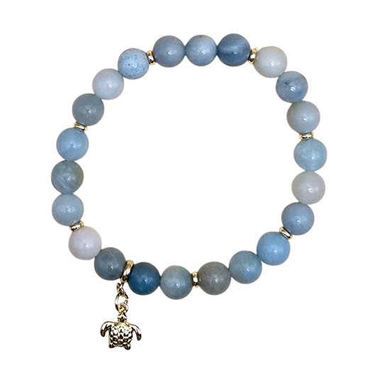 Amazonit Armband in sanften Blautönen mit 8 mm Perlen und vergoldetem Schildkröten-Anhänger für Sternzeichen Stier