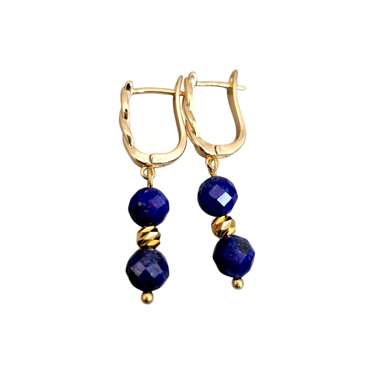 Lapislazuli Schmuckset mit Halskette und Ohrringen, facettierte blaue Natursteine mit vergoldeten Elementen.