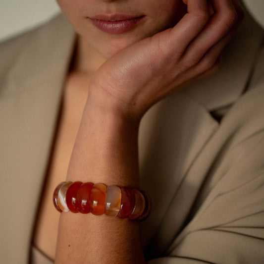 Elegantes Karneol Armband mit polierten Edelsteinperlen