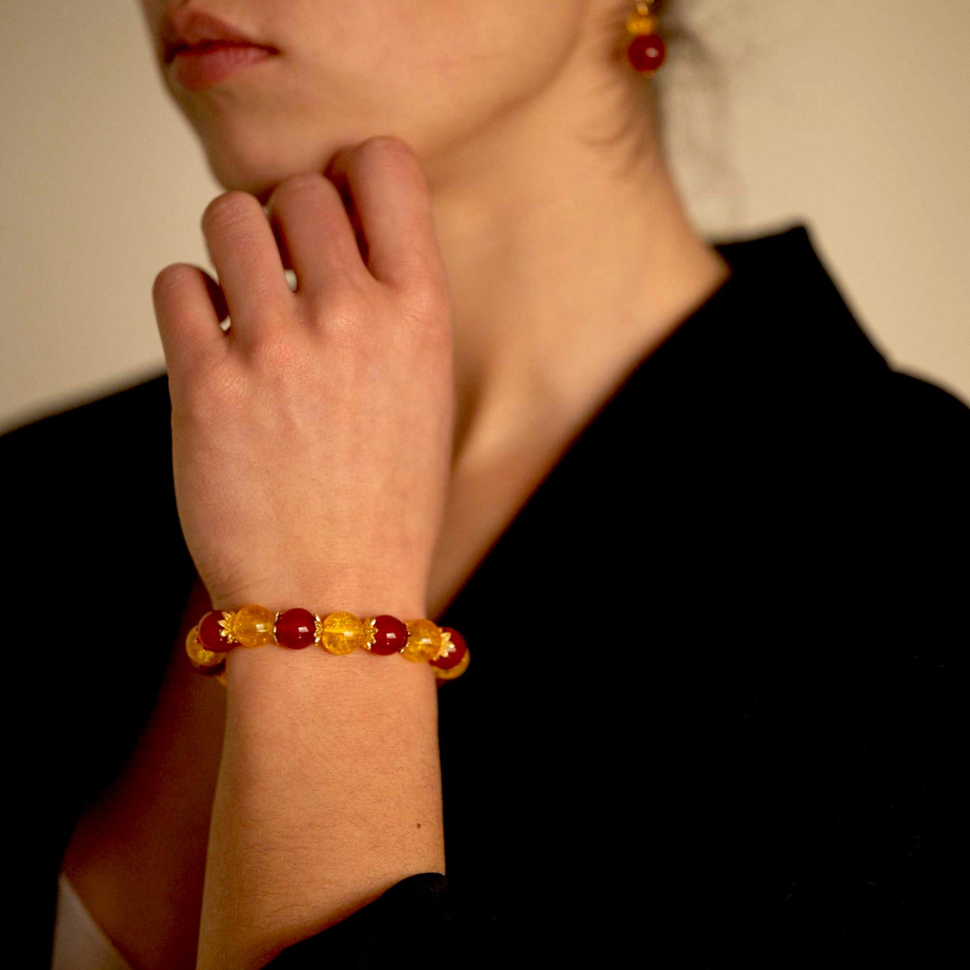 Schmuckset aus Karneol und Citrin, Armband und Ohrringe mit vergoldeten Elementen