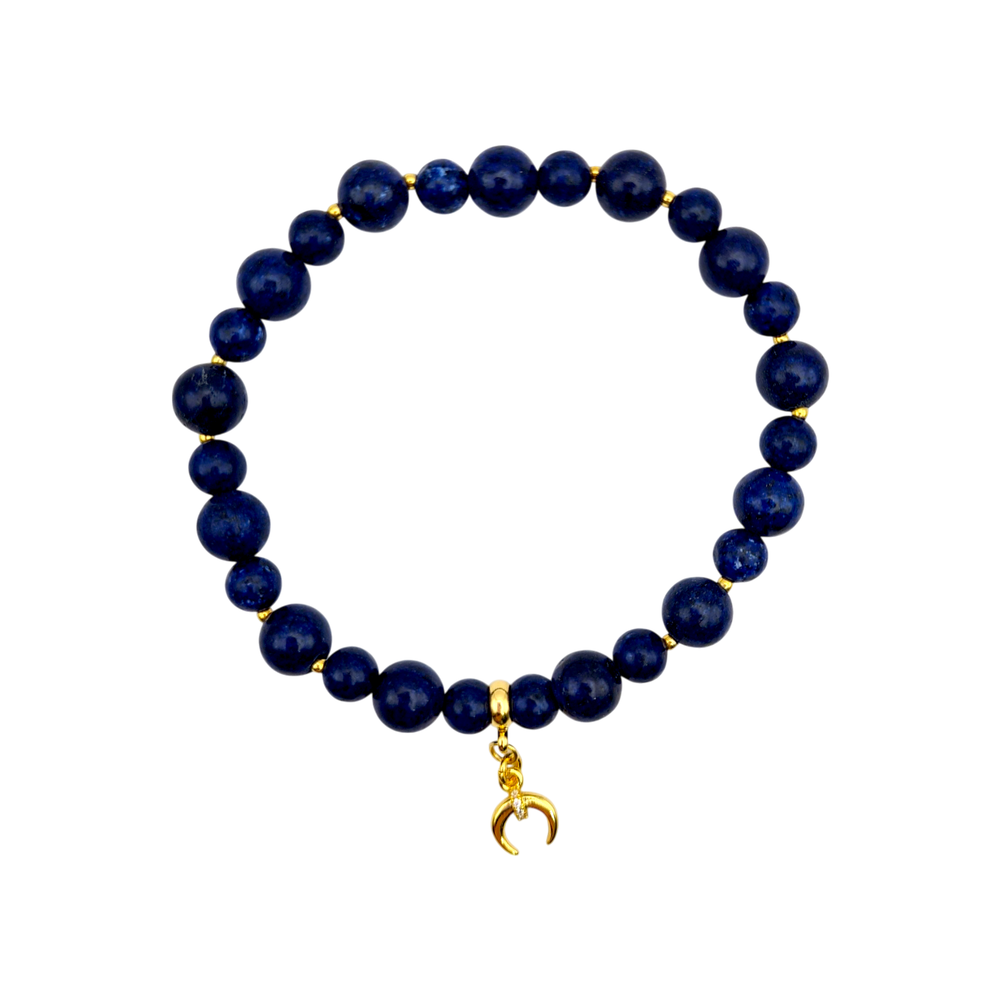 Elegantes Lapislazuli-Armband mit vergoldetem Mondanhänger und goldenen Zwischenelementen auf elastischem Band.

