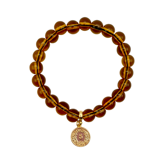 "Bernstein Armband mit vergoldetem Münzanhänger, elastisches Band, Länge 16 cm"