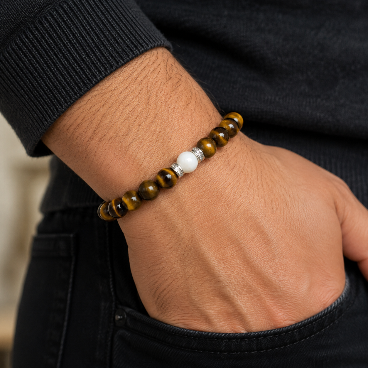 Herren-Armband aus Tigerauge und Magnesit mit 8 mm Edelsteinperlen, silberfarbenen Strass-Zwischenperlen und elastischem Band, Größe 19 cm. ✨🐯🤍